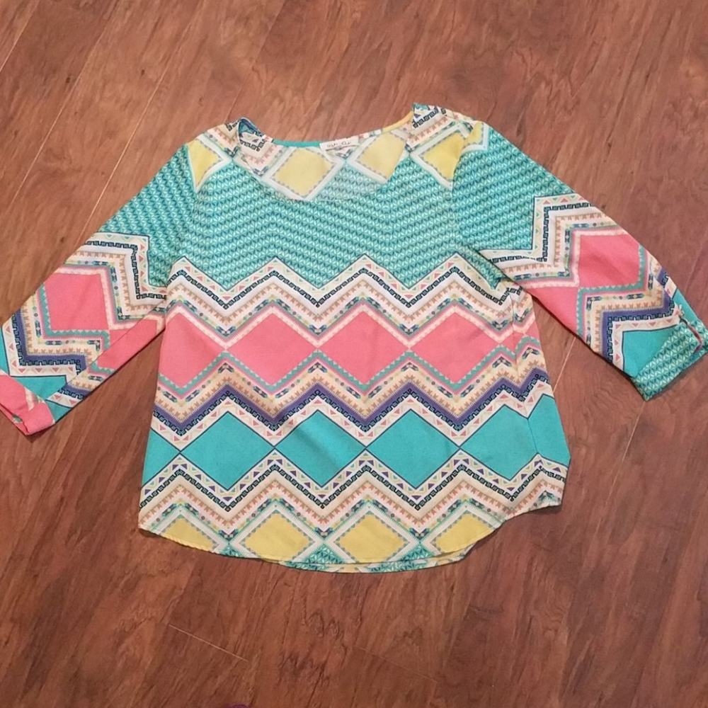 🟣Colorful blouse.